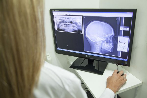Z jakimi problemami może pomóc ortodonta?