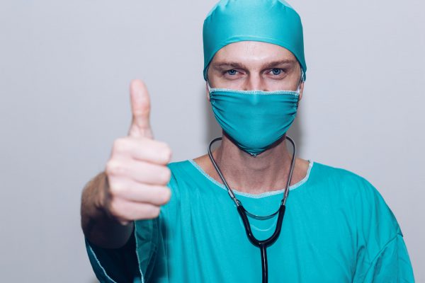 Proteza na implantach – uzupełnienie braków w uzębieniu