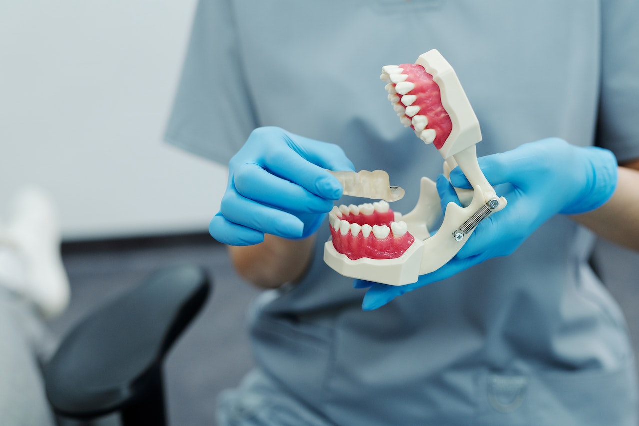Czym jest protetyka zębowa?