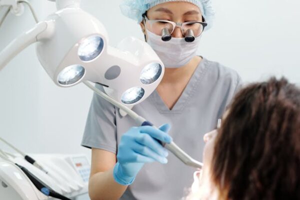 Na czym polega chirurgiczne dłutowanie zęba?