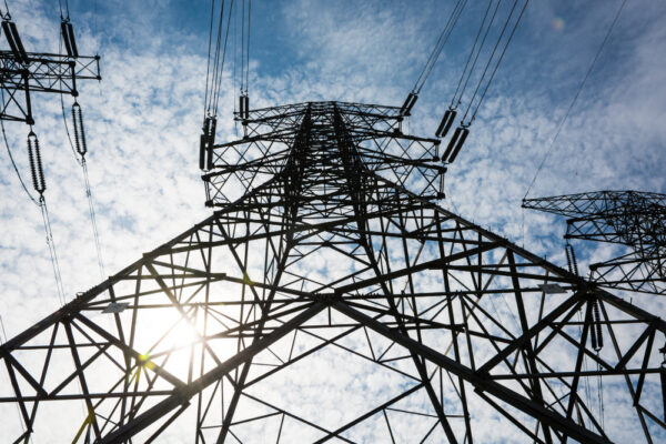 Uprawnienia elektryczne do 1kV – do czego uprawniają i jak je uzyskać?
