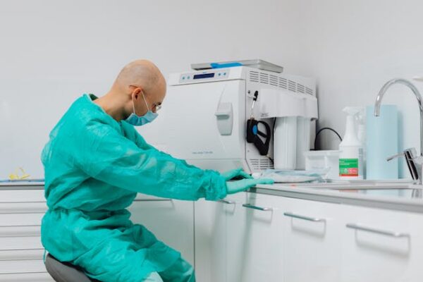 Kiedy wiadomo że implant zębowy się nie przyjął?