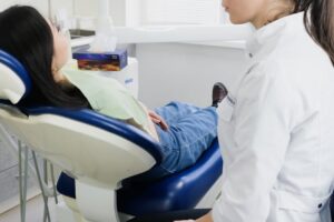 Czy można prowadzić samochód po chirurgicznym usuwaniu ósemek?