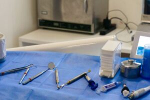 Kiedy chirurg dentysta może uratować ząb przed usunięciem?